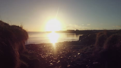 puesta de sol en una hermosa playa