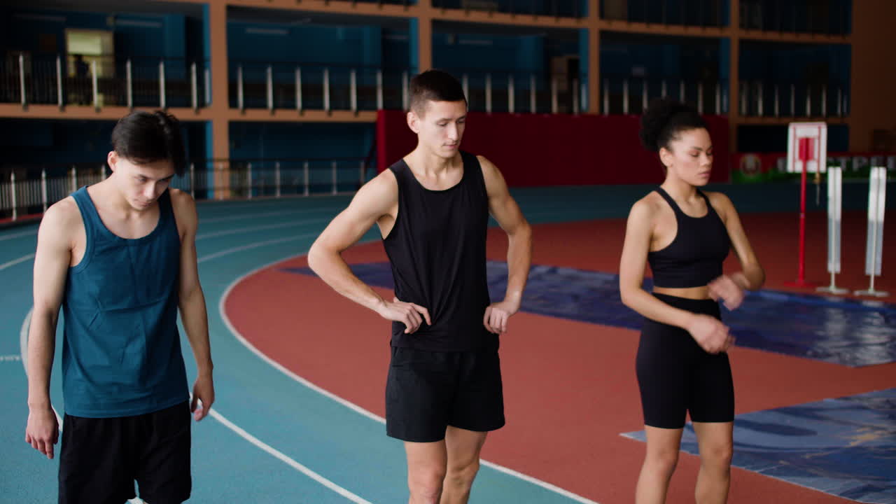 운동 선수 들 이 몸 을 따뜻 하게 하는 것