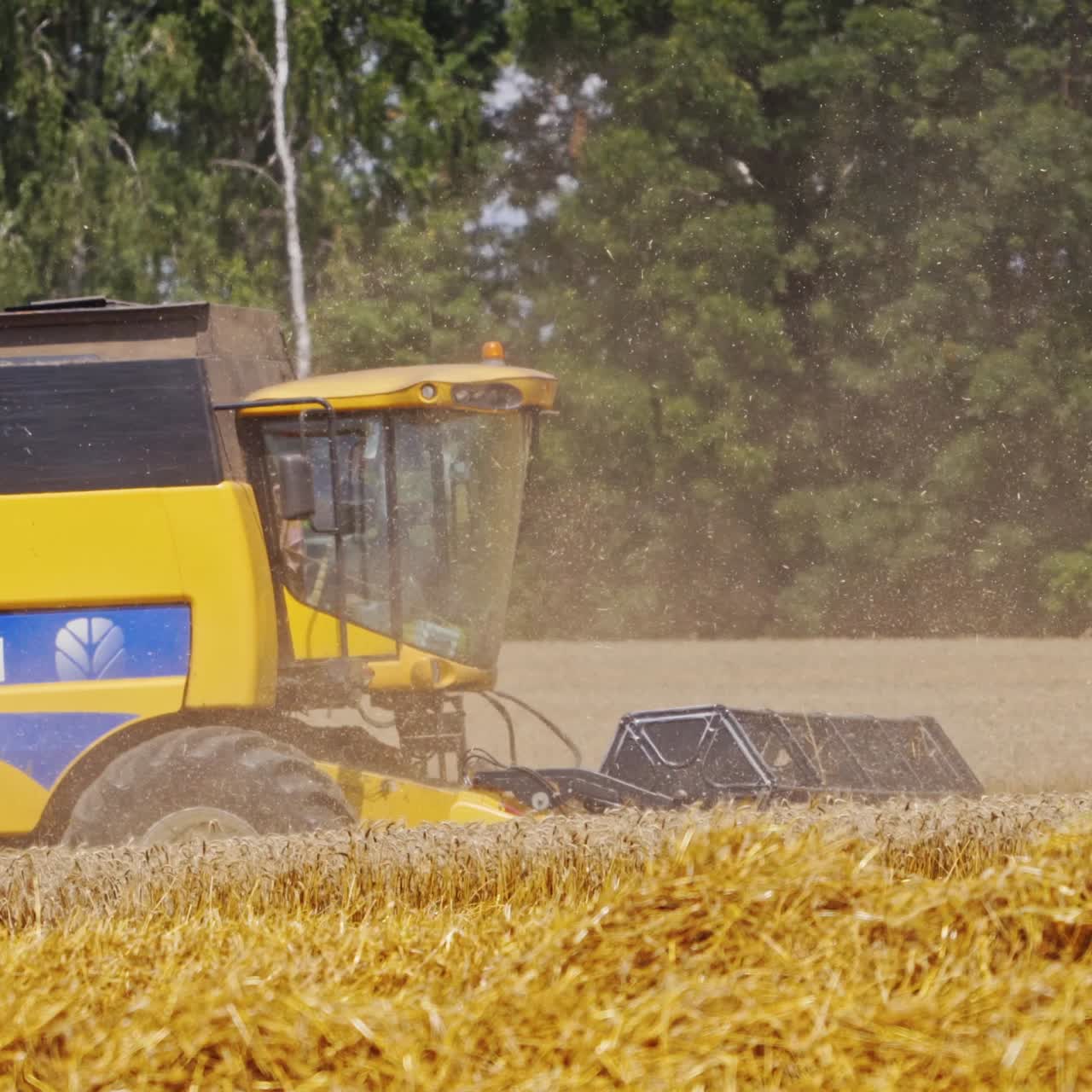 Combine harvester agriculture machine
