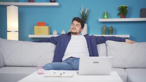 행복한 깊은 호흡 남자.
