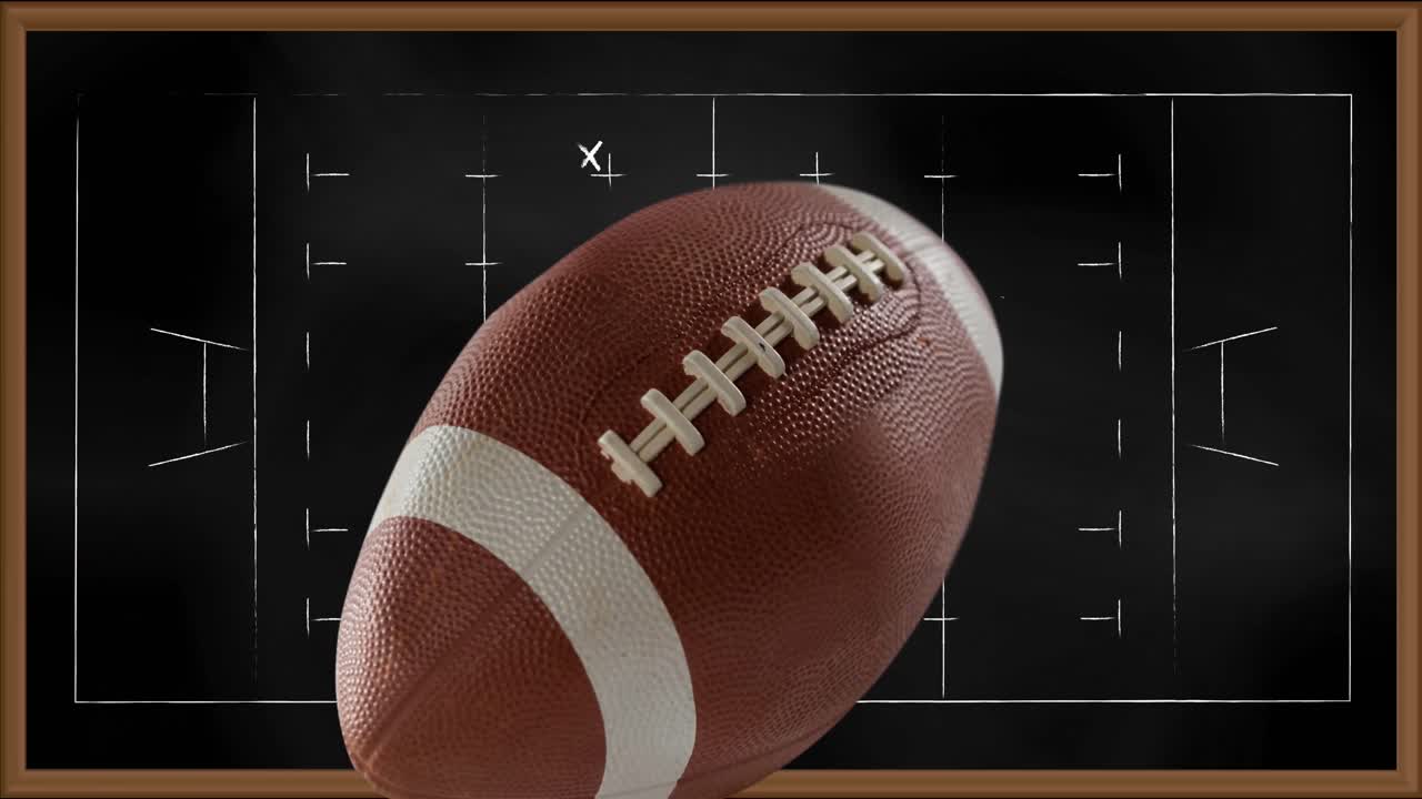 Animasi bola football Amerika di atas gambar strategi permainan.