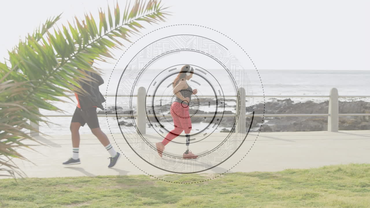 анимация сканирования над женщиной с искусственной конечностью, бегущей по берегу моря