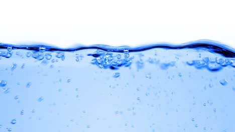 Viele-Blasen-Im-Wasser-Aus-Nächster-Nähe,-Abstrakte-Wasserwelle-Mit-Blasen-In-Zeitlupe