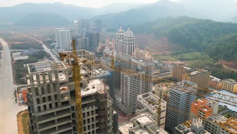 Toma-Aérea-De-Edificios-En-Construcción-En-La-Zona-Económica-Especial-De-Boten