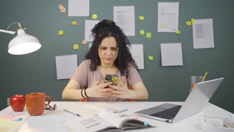 the female student who got angry after the phone ran out of charge.