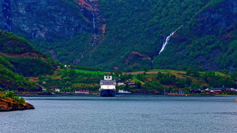 Ferry-turning-around-in-port-of-Norway-fjord,-fusion-time-lapse