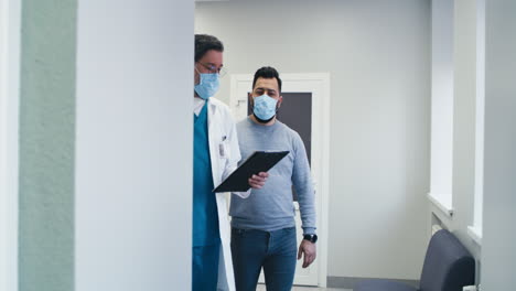 consulta con el médico y el paciente