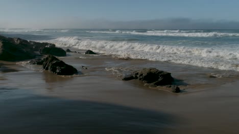 Océano-Atlántico-En-Cámara-Lenta-En-El-Sur-De-Portugal