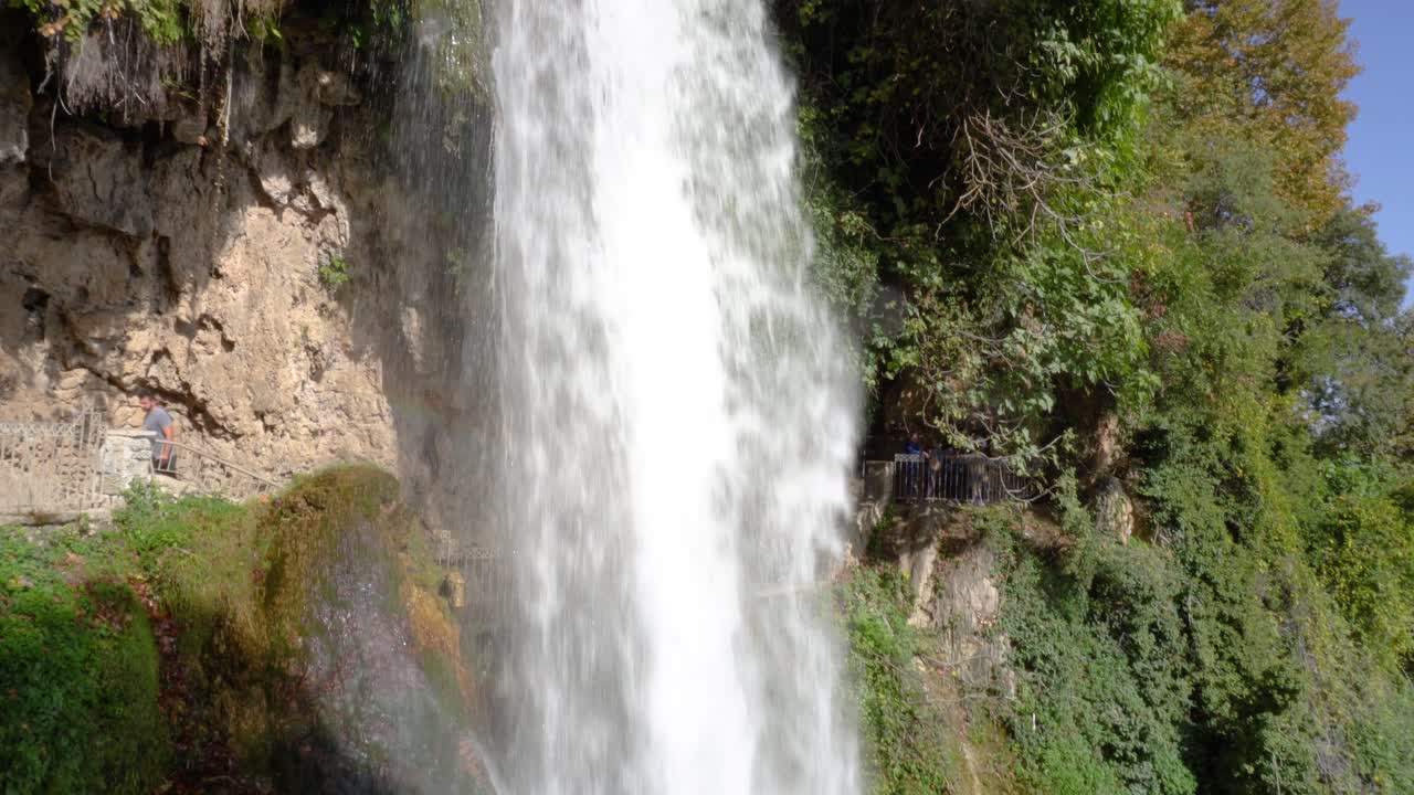 cascadas de edessa grecia, filmación manual en tiempo real 4k