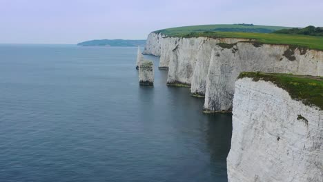 Hermosa-Antena-Sobre-Los-Acantilados-Blancos-De-Dover,-Cerca-De-Old-Harris-Rocks-En-La-Costa-Sur-De-Inglaterra-4