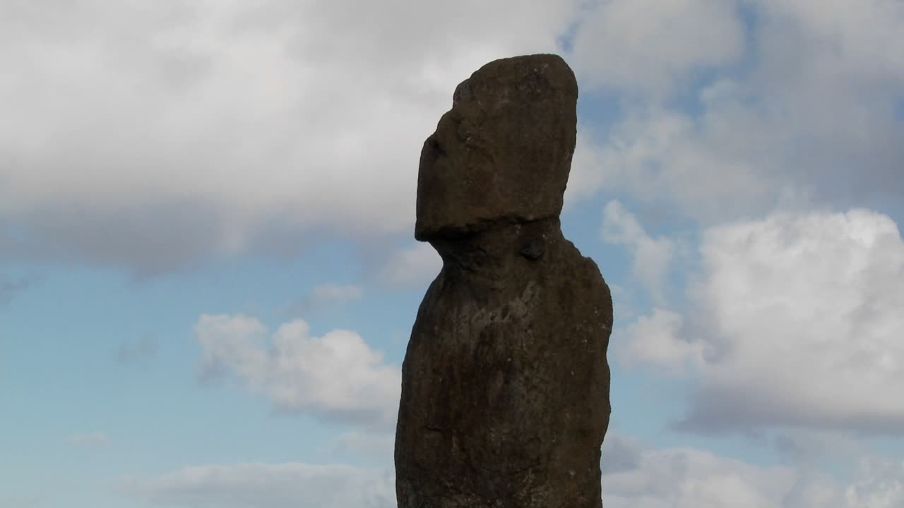 Time-lapse di una statua mistica sull'Isola di Pasqua