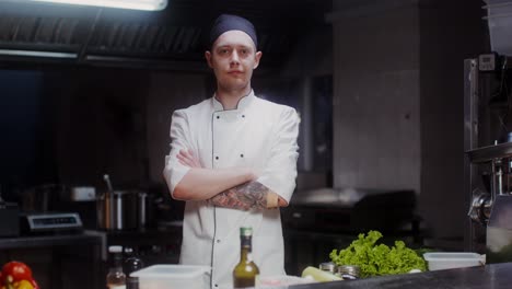 chef en la cocina de un restaurante