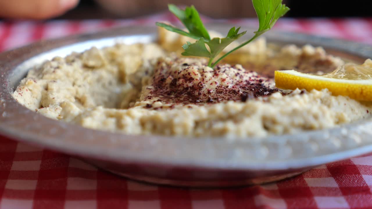 Hummus Meze with Lemon