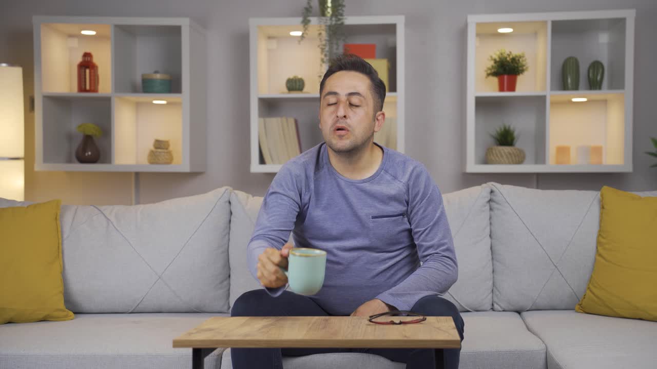 물을 소비하는 사람.