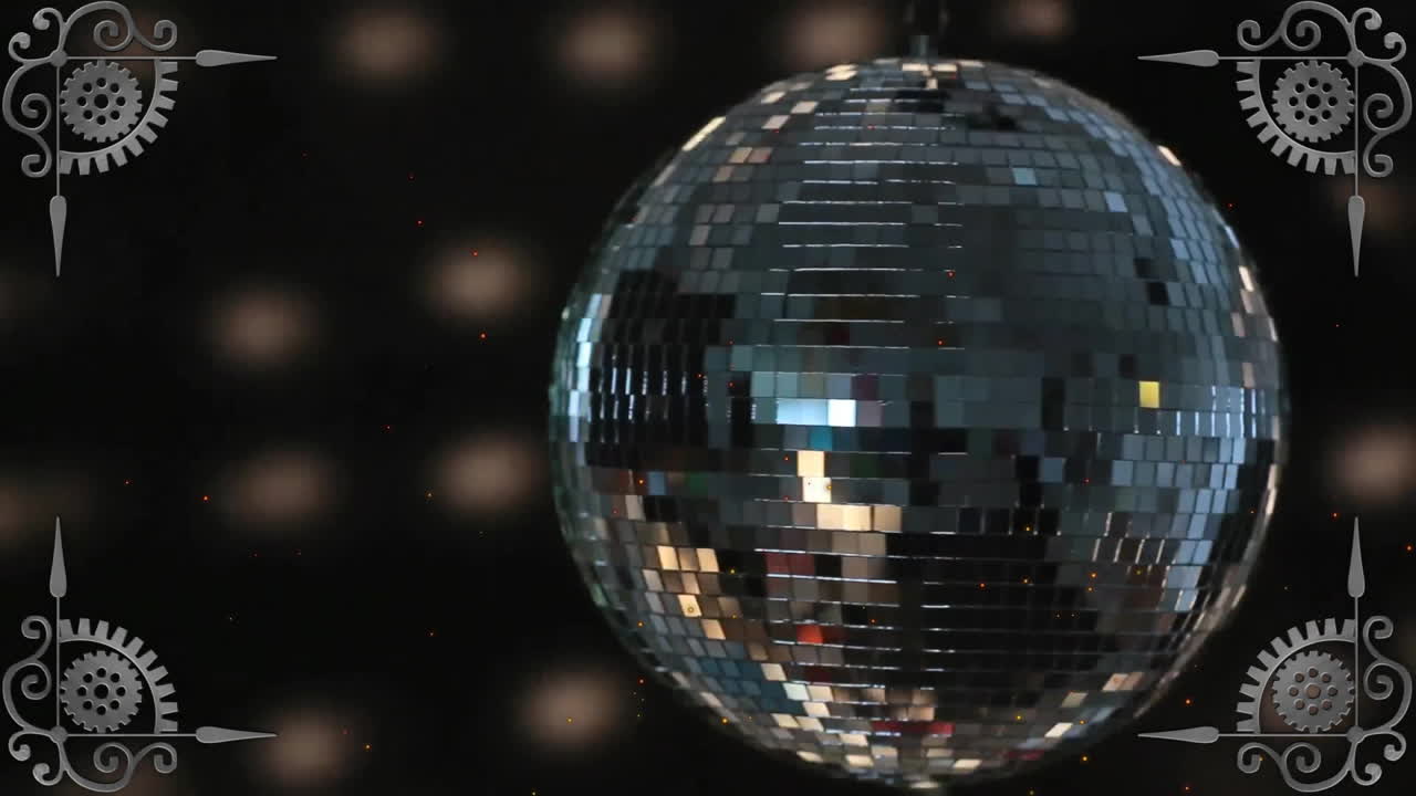 Bola de discoteca espejada colgando sobre un fondo oscuro reflejando luces y chispas con engranajes steampunk