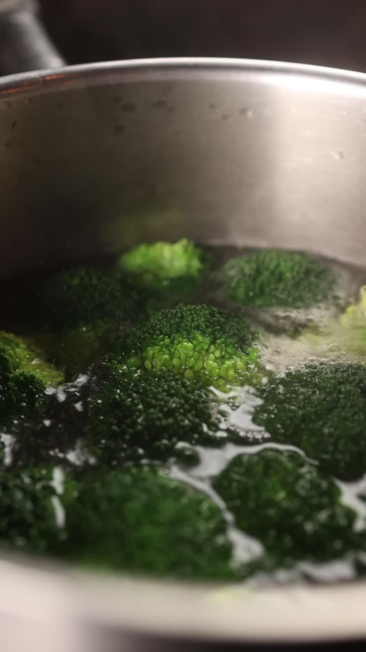 Boiling Broccoli