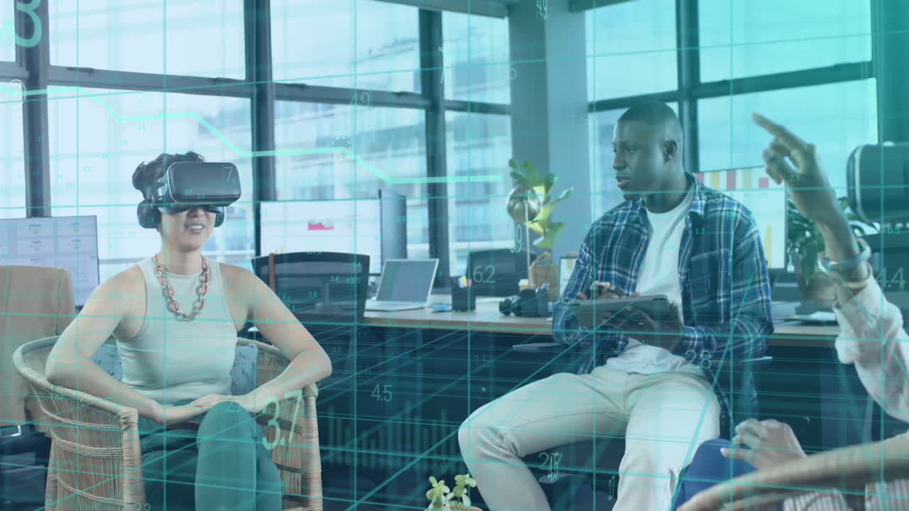 animación del procesamiento de datos financieros sobre diversos empresarios en la oficina.