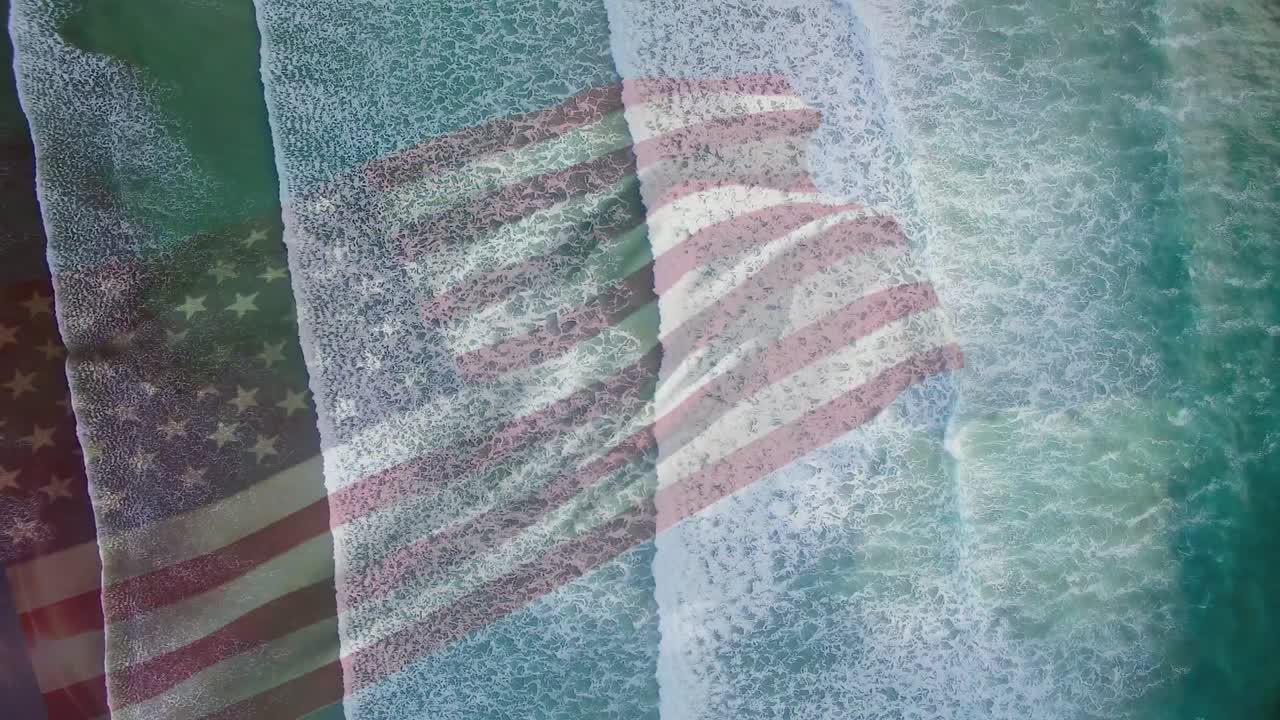 animación de la bandera de los estados unidos de américa soplando sobre vista aérea de las olas en el mar