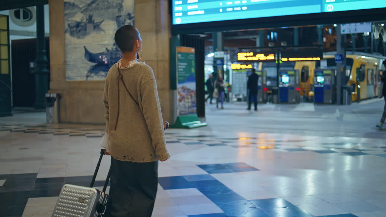 기차역 에 있는 사람 들