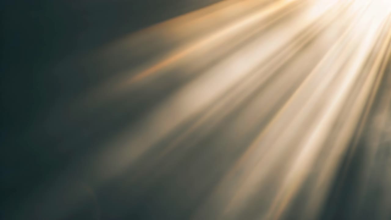 Feixes de luz etéreos irradiam diagonalmente sobre um plano de fundo escuro, criando um ambiente místico