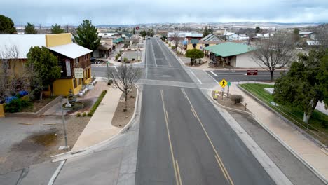 empuje aéreo sobre nosotros y la bandera de arizona en camp verde arizona