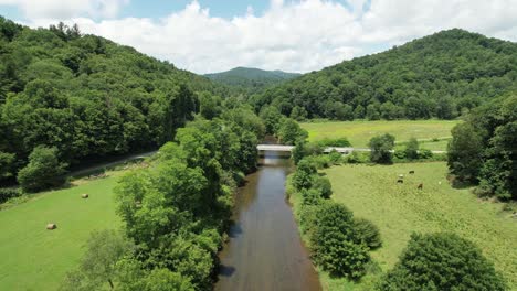 El-Nuevo-Río-En-El-Condado-De-Watauga-Nc,-Carolina-Del-Norte-Cerca-De-Boone-Y-Blowing-Rock-Nc,-Carolina-Del-Norte