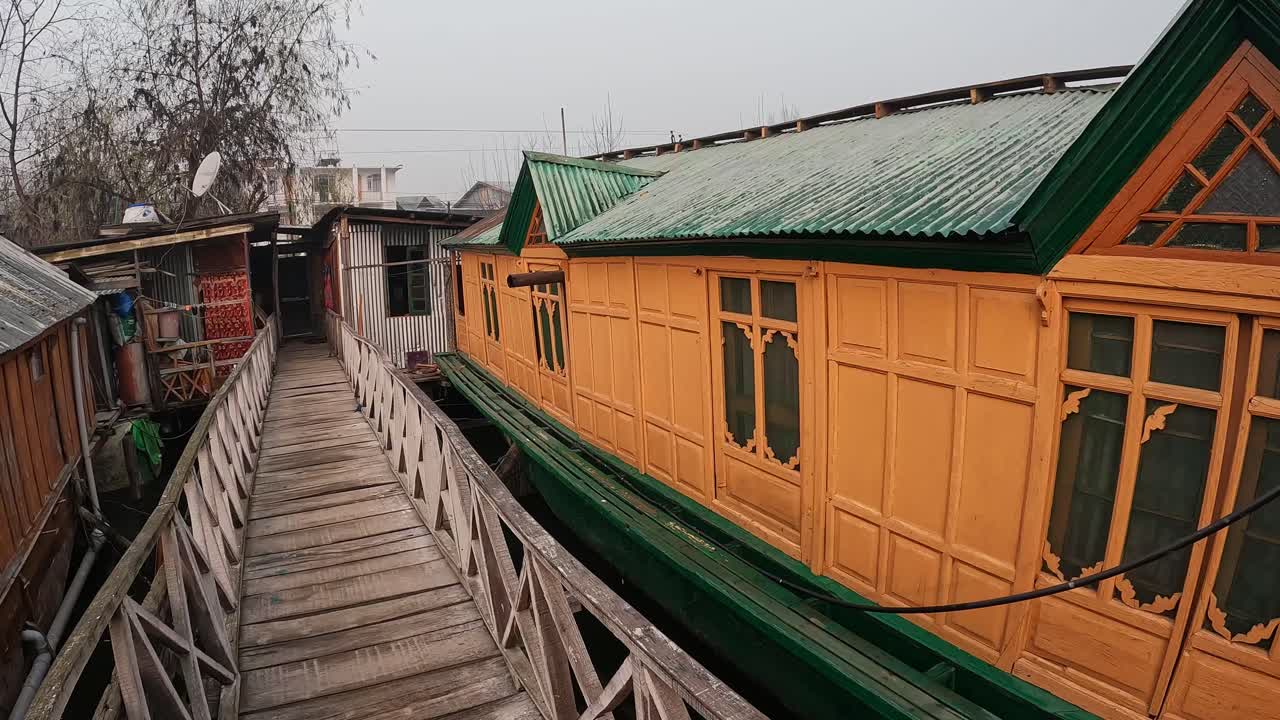 Houseboat in dal lake at srinagar, jammu and kashmir, new delhi, india. day time, pan shot, 4k.