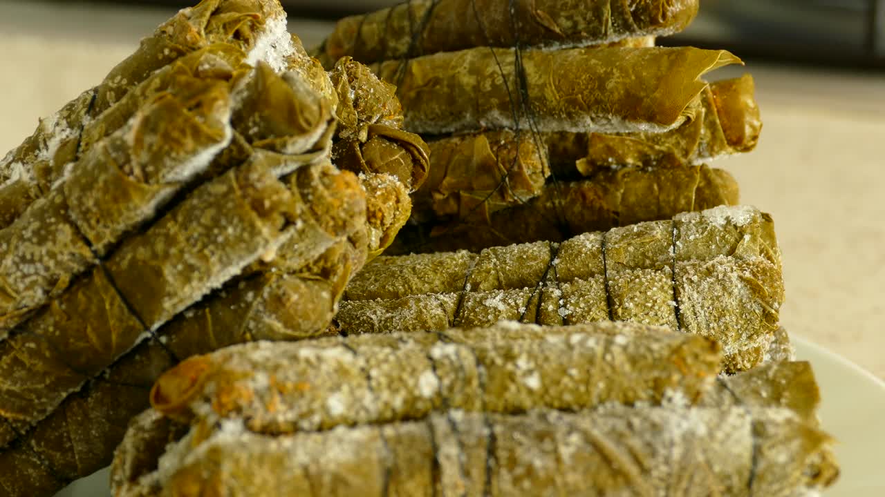 냉장고의 음식, 포도 잎 포장, 채워진 잎, 중동 요리