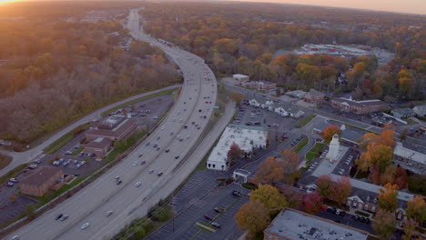 Vista-Aérea-De-La-Autopista-40-Que-Atraviesa-Ladue-En-St