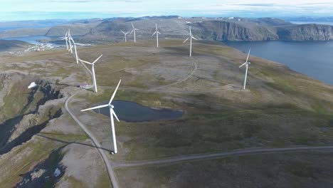 Molinos-De-Viento-Para-La-Producción-De-Energía-Eléctrica-Parque-De-Molinos-De-Viento-Havoygavelen-Noruega