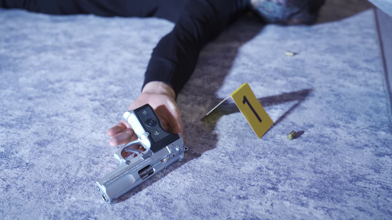 자살한 죽은 남자. 범죄 현장.