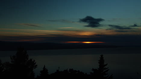 El-Sol-Se-Pone-En-Un-Día-De-Invierno-Croata---Timelaps