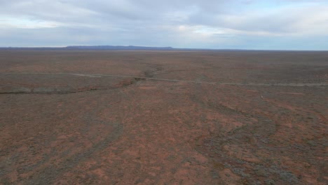 amplia vista del paisaje desierto desde arriba, paisaje interior australiano, muñeca aérea