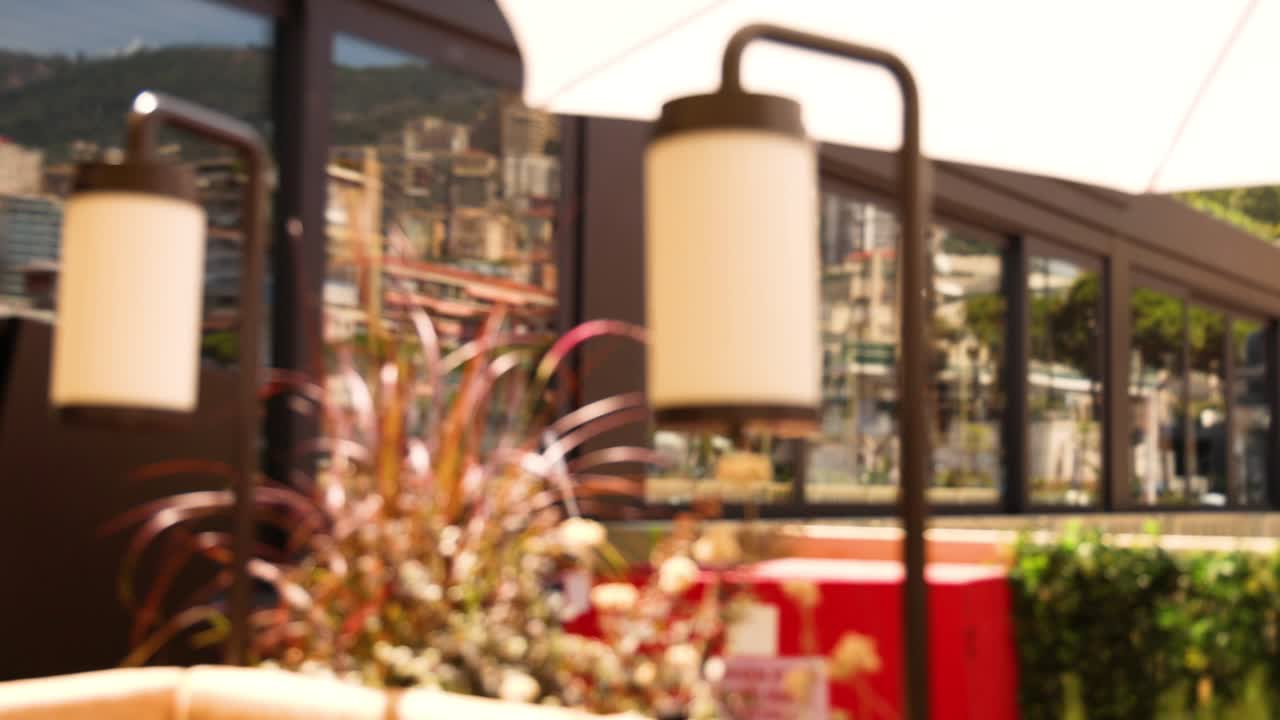 몬테 카를로 에 있는 레스토랑 의 흐릿 한 전망