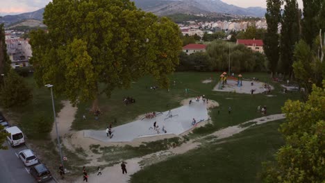 View-of-the-skatepark-in-the-city