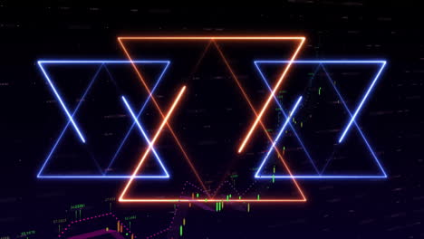 animación de triángulos azules y naranjas brillantes sobre procesamiento de datos en gráfico sobre fondo negro