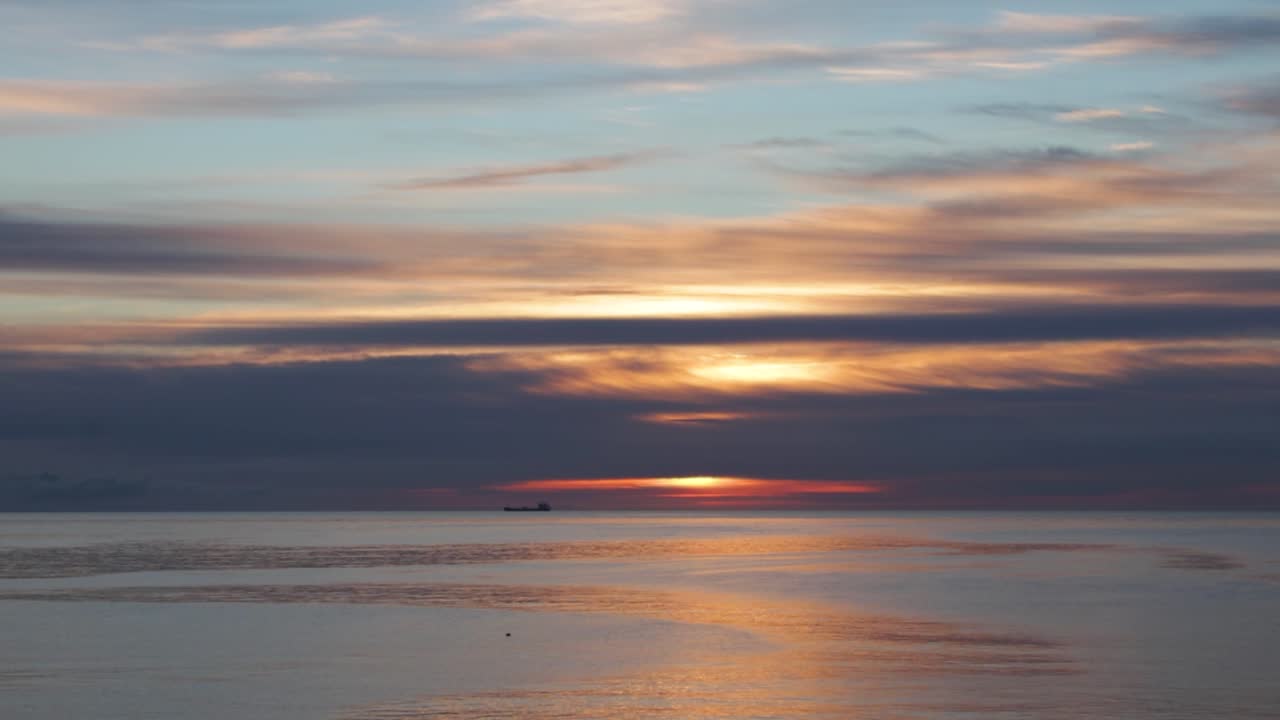Timelapse of the sun rising above the horizon through the clouds at Howth
