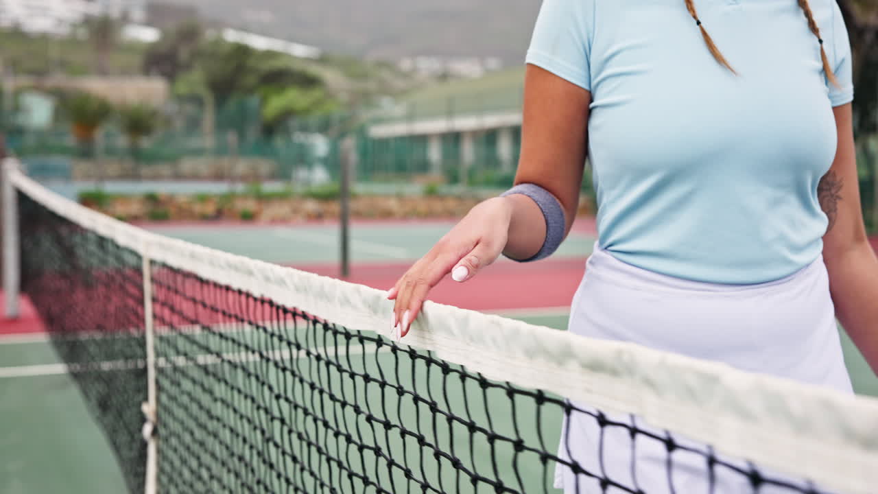 Woman at the tennis court