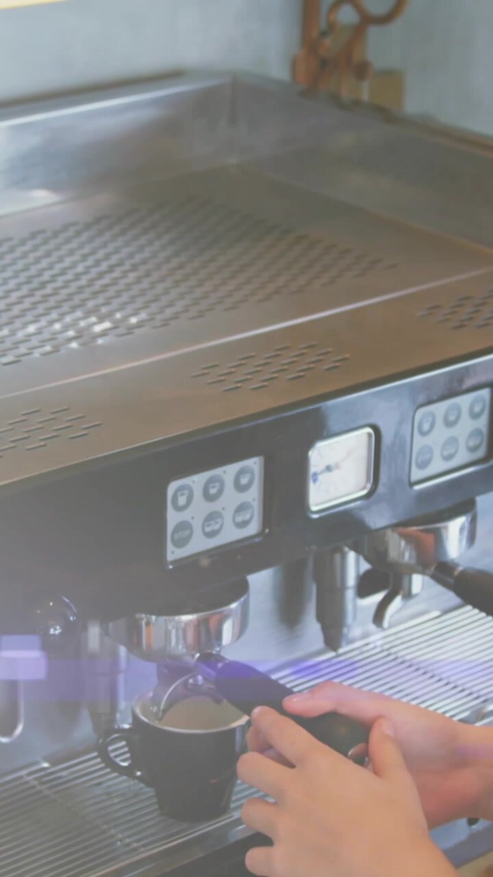 Animazione di luci brillanti in movimento su macchina da caffè