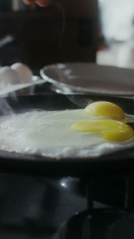 cocción de huevos fritos