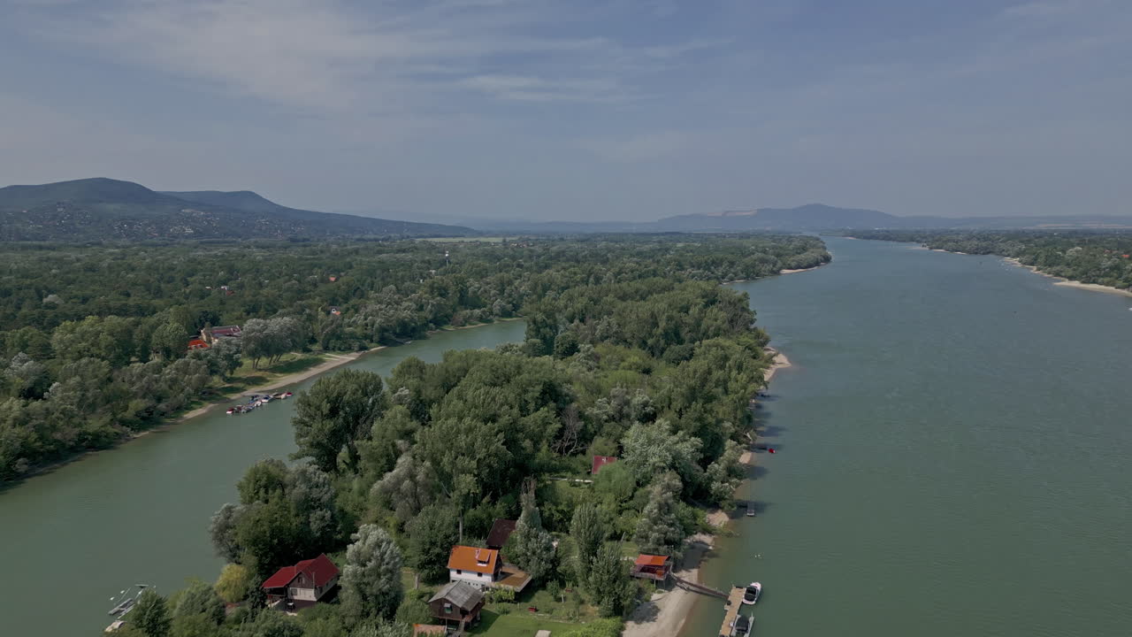 L'île de Szurko est située près de Budapest.