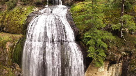 Silver-Falls-Oregon-Coos-County-waterfall-in-slow-motion,-drone-descending-shot