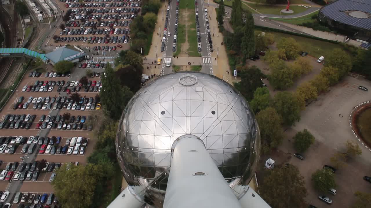 Brussels Atomium from up high, paning.