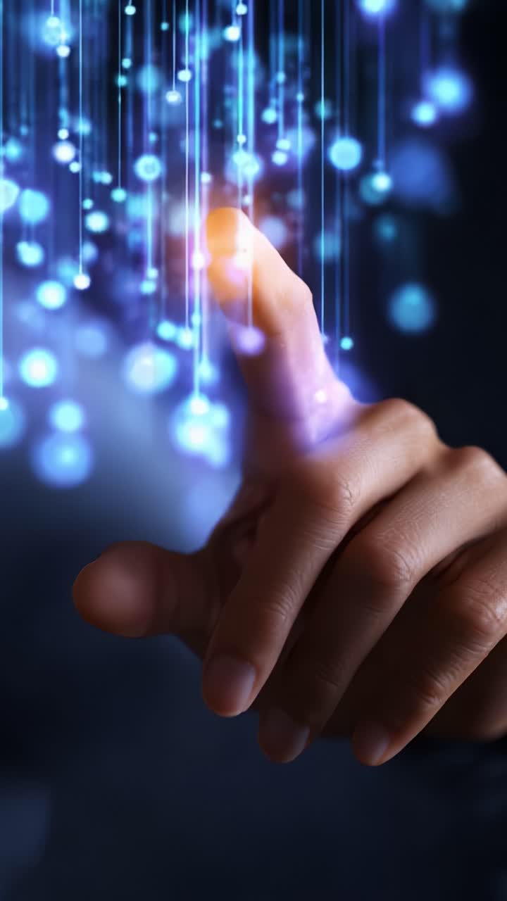 Una sequenza accattivante che illustra una mano che si protende, simboleggiando la connessione e l'interazione con il mondo digitale attraverso luminose particelle di luce