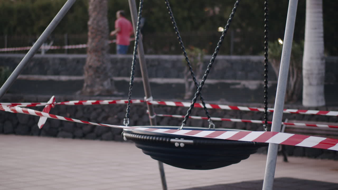 гнездо за сигнальной лентой