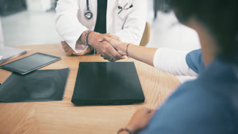 an unrecognizable medical doctor shaking hands