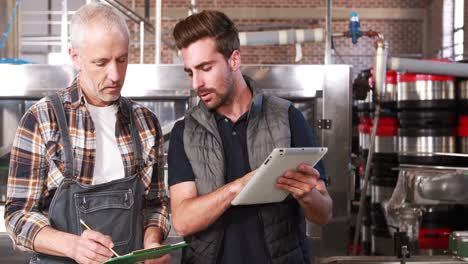 Smiling-brewery-workers-talking-together