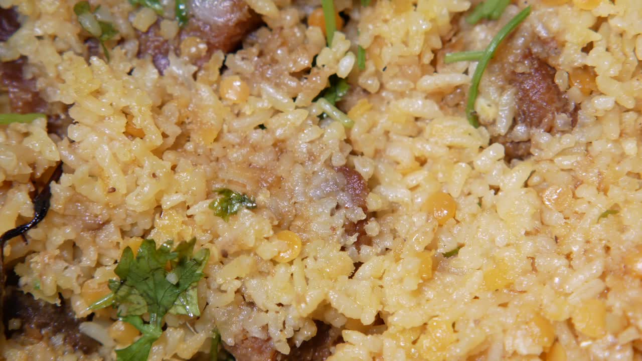 un primer plano de un biriyani