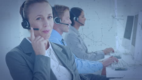 animación de la red de conexiones a través de personas de negocios que usan auriculares telefónicos