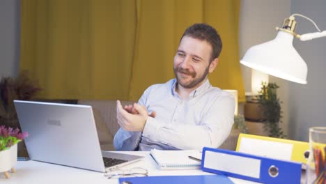 Home-office-worker-man-applauding-what-he-sees-on-laptop.